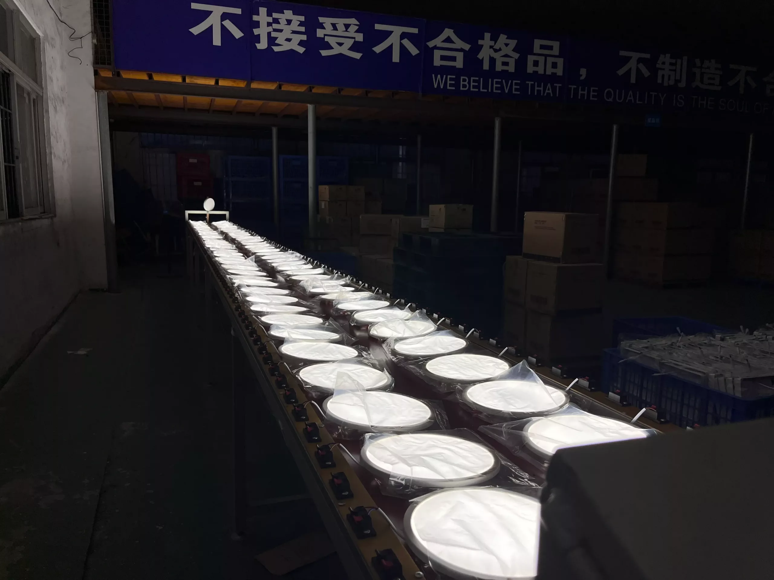 The finished product casual inspection and shipment Aging test